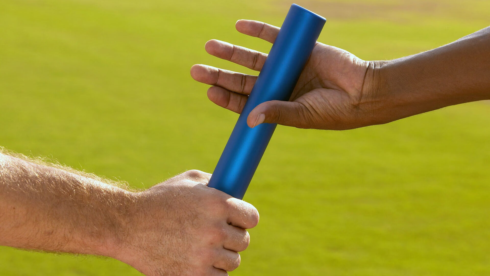 赛道上的独舞，布伦森在F1街道赛之夜的制胜传奇